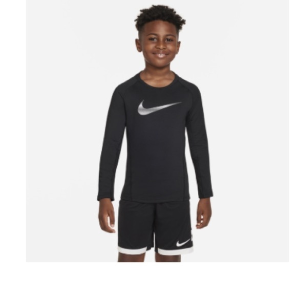 Nike Boys Pro Warm Standard-Fit Logo-Print
Long-Sleeve T-Shirt Black/white M top - Picture 2 of 13